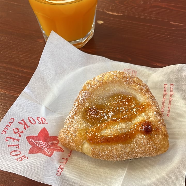 review photo of Pasticceria Vieusseux Sfoglia Albicocca E Mandorle shared by @margheritacacini86 on 16 Jan 2023 - review