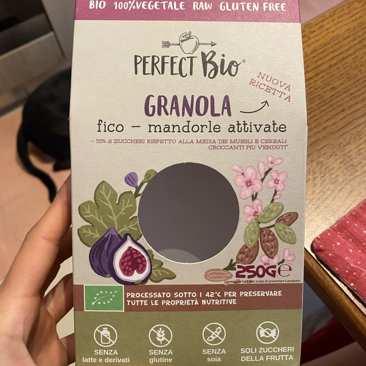 photo of Perfect Bio Granola fico e mandorle attivate shared by @amandabor00 on  27 May 2022 - review