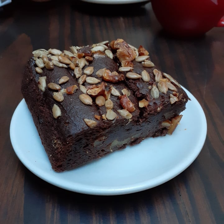 photo of Angéla - Deli & Coffee Brownie con nueces, dátiles y semillas de girasol shared by @kukylamarque on  24 Jun 2021 - review