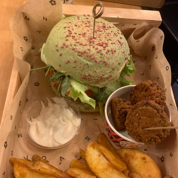 photo of Flower Burger Elf Burger shared by @gessicaz on  24 Feb 2022 - review