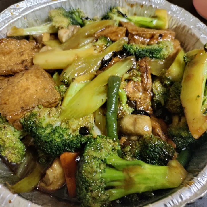 photo of Lotus Pond Vegetarian Restaurant Pan Fried Mixed Vegetables & Tofu in Black Bean Sauce shared by @mikebroadhead on  09 Dec 2021 - review