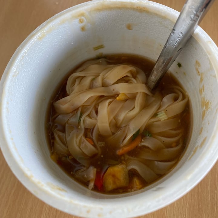 photo of Plant Pioneers no chicken chow mein style noodles shared by @meganthevegetable on  27 Apr 2022 - review