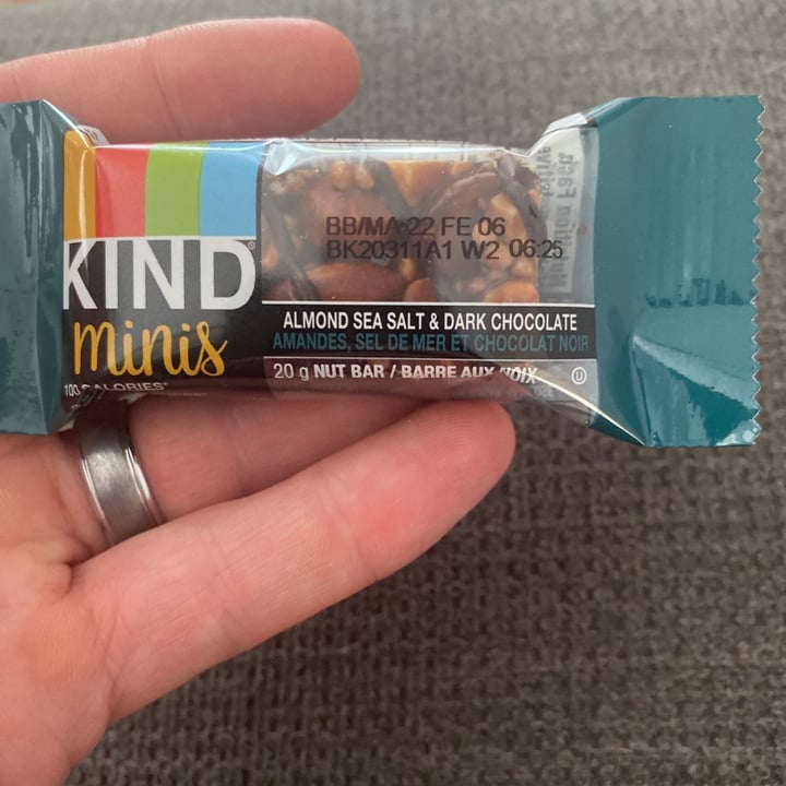 photo of KIND Dark chocolate nut shared by @b3craw on  13 Jun 2021 - review