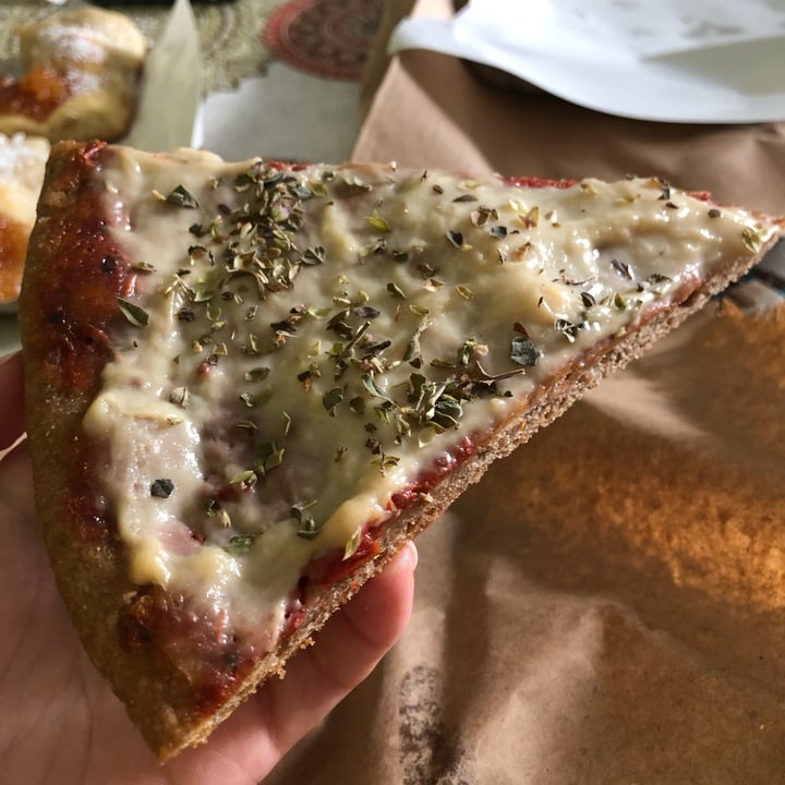 photo of Origen Vegetal Pizza Muzza Clásica shared by @claracartasegna on  15 Jan 2022 - review