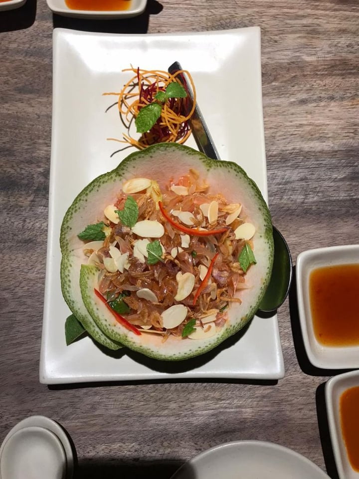 review photo of Hum Vegetarian, Lounge & Restaurant Pomelo salad shared by @aparnasa on 22 Dec 2019 - review