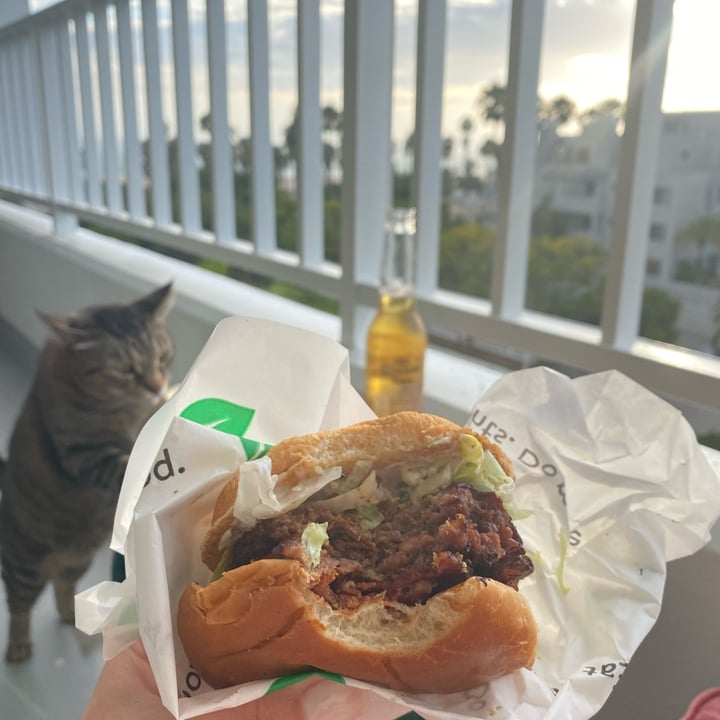 photo of Veggie Grill double BBQ Mac Burger shared by @heyveggy on  23 Jun 2022 - review