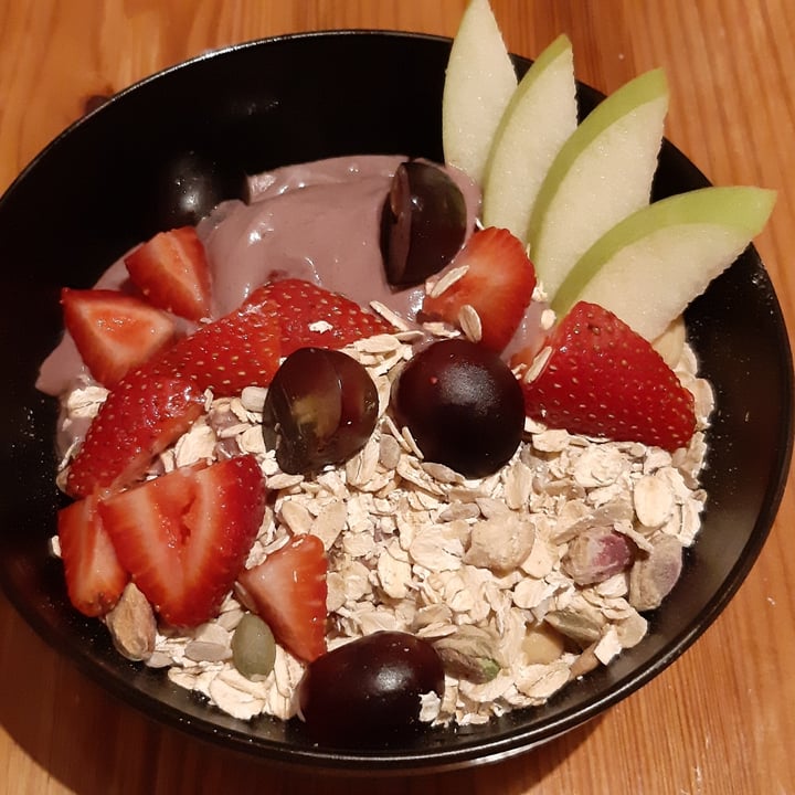 photo of Two Buoys Bistro and Hands on art studio Fruit and muesli bowl shared by @francescaglad7 on  11 Jun 2021 - review
