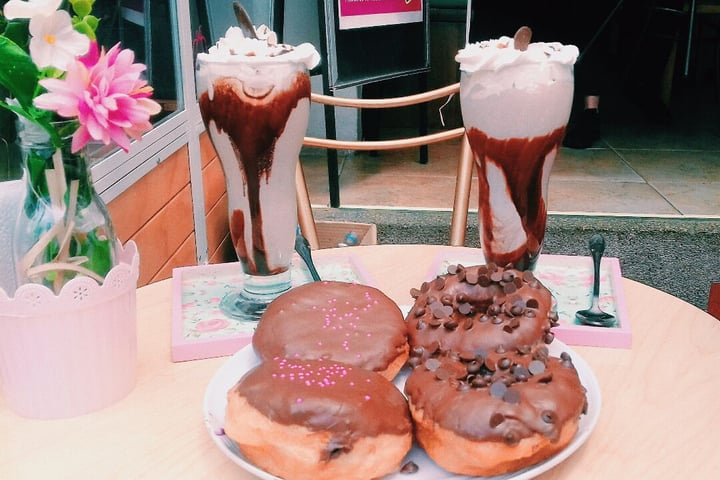 review photo of Frambuesa Pastelería Vegan Milkshake and donuts shared by @polaarb on 20 Aug 2019 - review