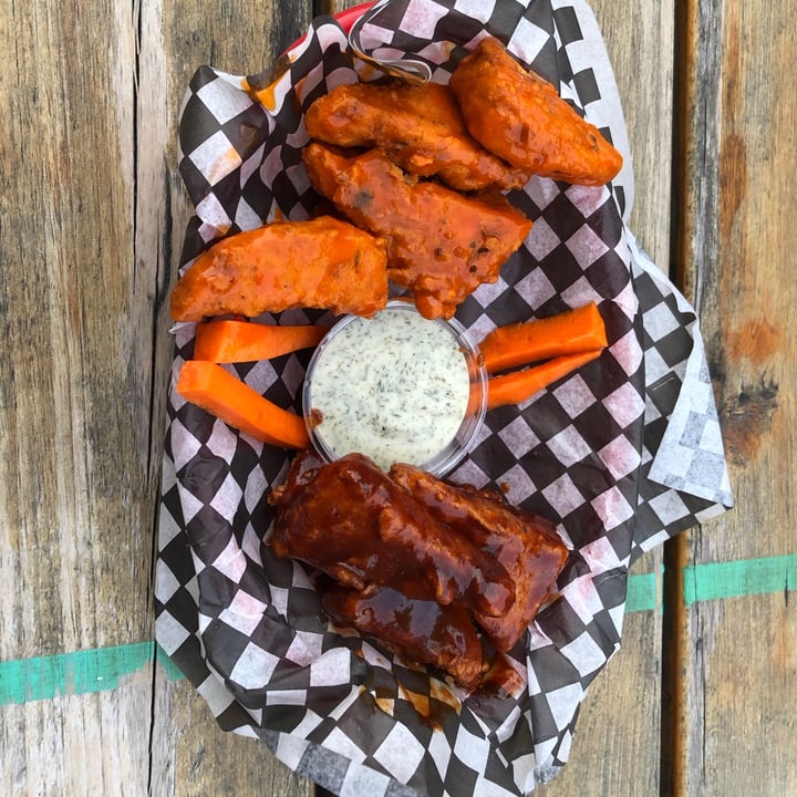 photo of The Hogtown Vegan on College Soy Wings shared by @mizrozey on  28 Jul 2020 - review