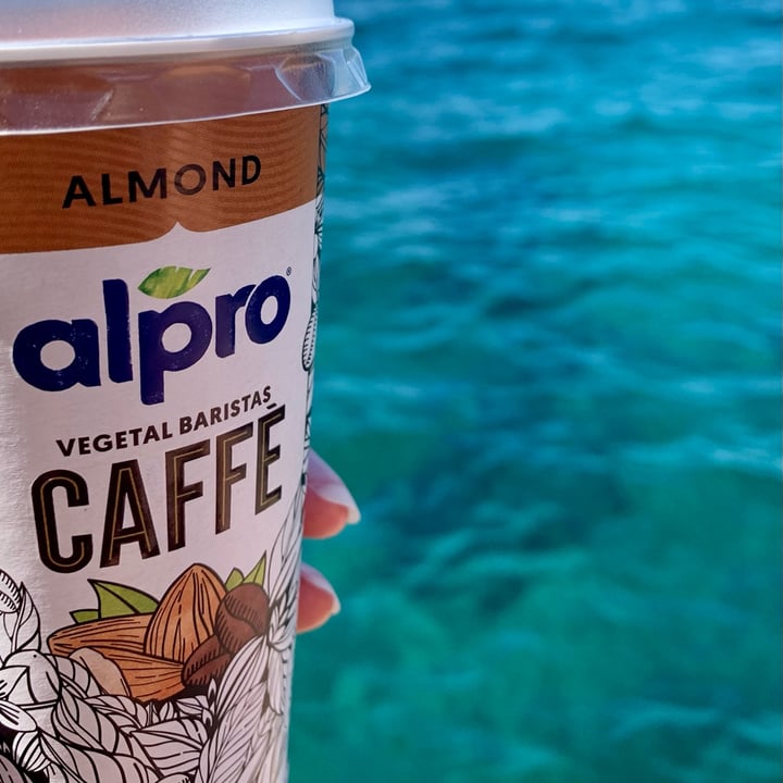 review photo of Alpro Almond vegetal baristas caffé shared by @beatrice-vegan on 24 Oct 2022 - review