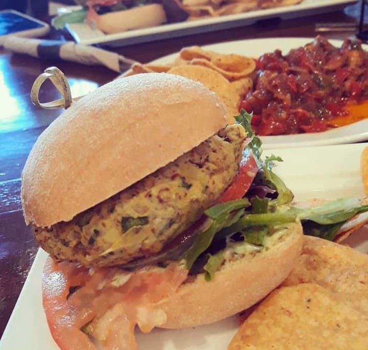 photo of Love Earth Café Bakery Artichoke And Spinach Burger shared by @mb93 on  15 Feb 2020 - review