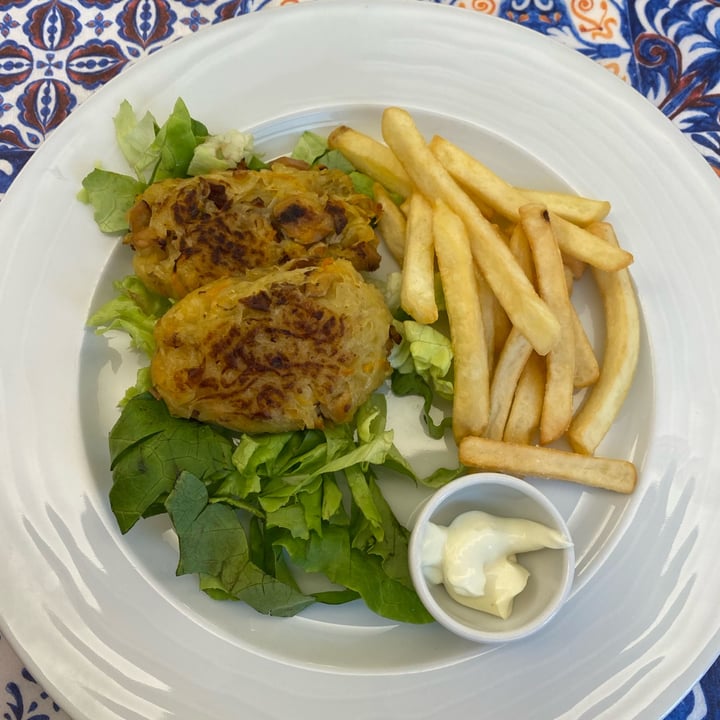 photo of Hotel St.Moritz burger vegetali con patatine shared by @martamarcantoni on  05 Jun 2022 - review