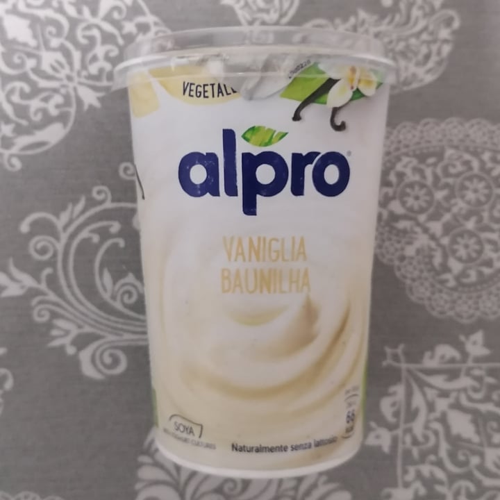 review photo of Alpro soya yogurt vaniglia shared by @moonchildeb on 27 Aug 2022 - review