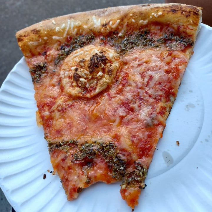 photo of Screamer's Pizzeria Cheese Slice shared by @tipsyballoons on  25 Aug 2022 - review