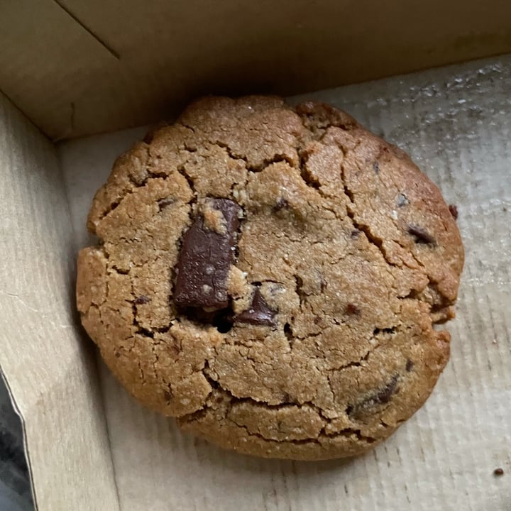 photo of Root2RiseNY Chocolate Chip cookie shared by @veganfoodcrazy on  16 Mar 2022 - review