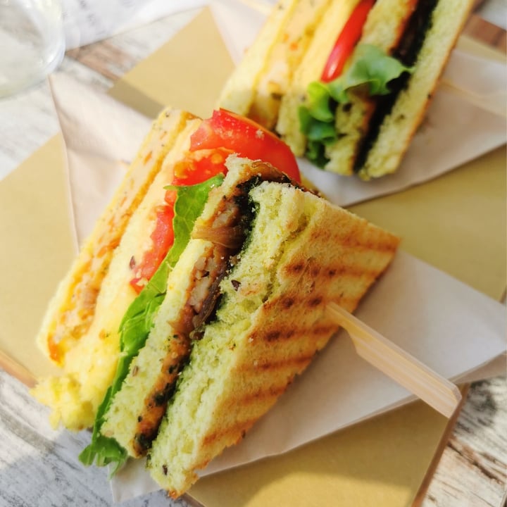 photo of Caffè ALPI Bistrot Club Sandwich shared by @posataverde on  15 Nov 2022 - review
