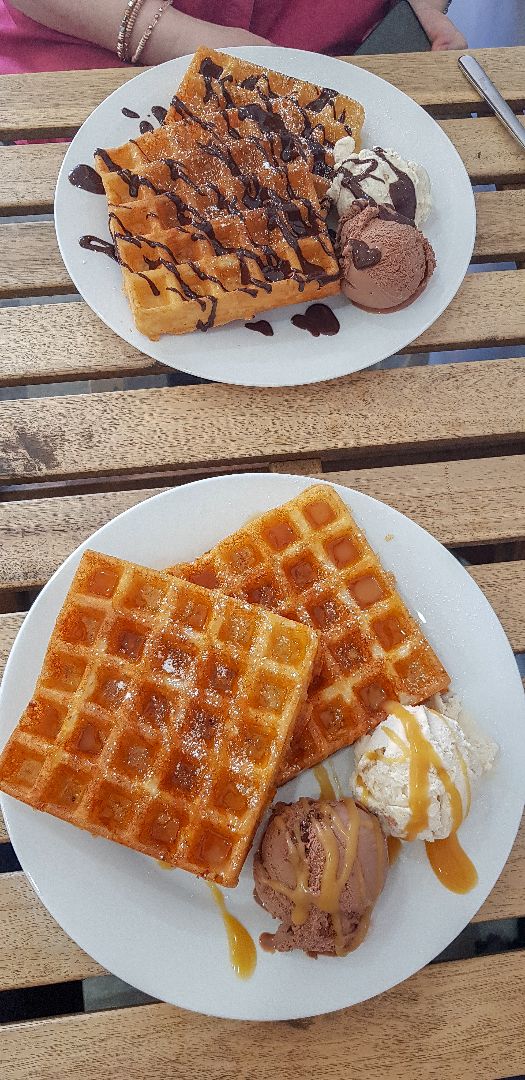 photo of Gelato 101 Vegan Artisan waffles with ice cream shared by @amxnda on  28 May 2019 - review