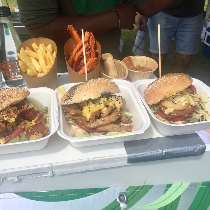 photo of Lekker Vegan Kloof Crunchy burger shared by @theconscioushustle on  13 Aug 2020 - review