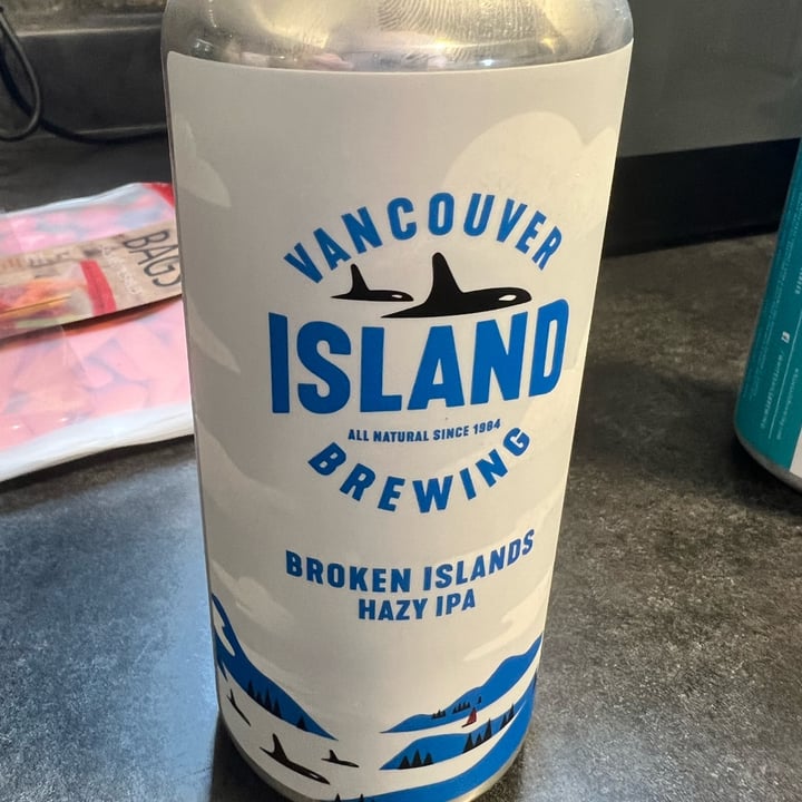 photo of Vancouver Island Brewing Broken Islands Hazy IPA shared by @veganmika on  23 May 2022 - review