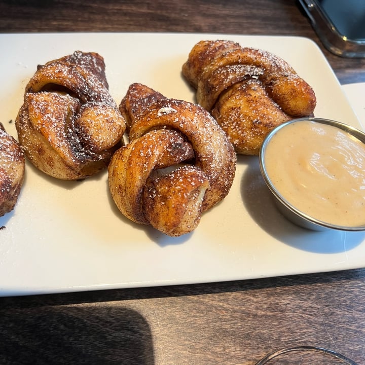 photo of Virtuous Pie Cinnamon Roll Knots shared by @veganmika on  28 Nov 2021 - review