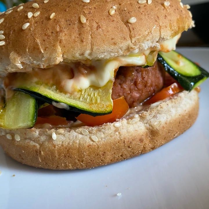 photo of Vemondo Vegan Burger a base di farina di soia, carote e funghi champignon shared by @elitofu on  31 May 2022 - review