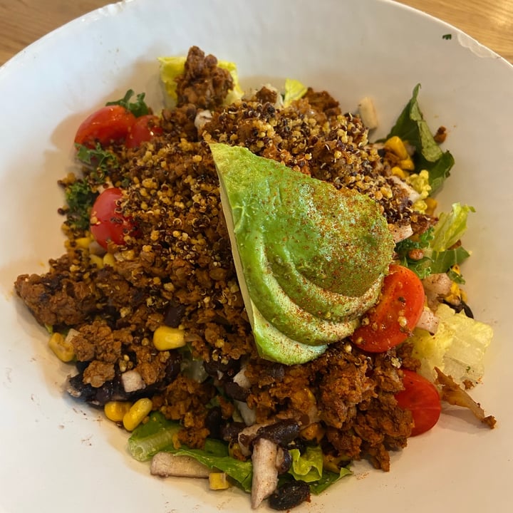 photo of Mendocino Farms The Impossible Taco Salad shared by @viviantothewu on  21 Jun 2021 - review