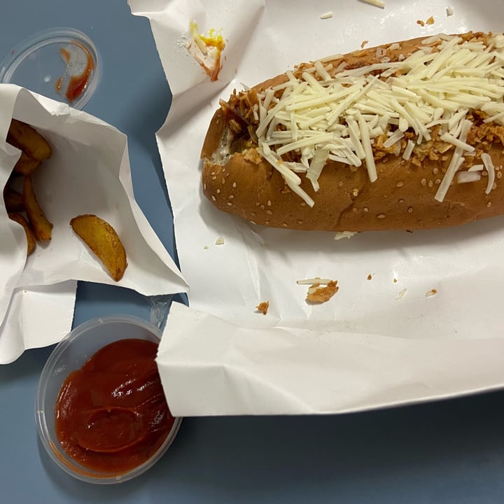 review photo of Mel Vegan Fast Food Vegan hotdog shared by @parissa on 05 Dec 2021 - review