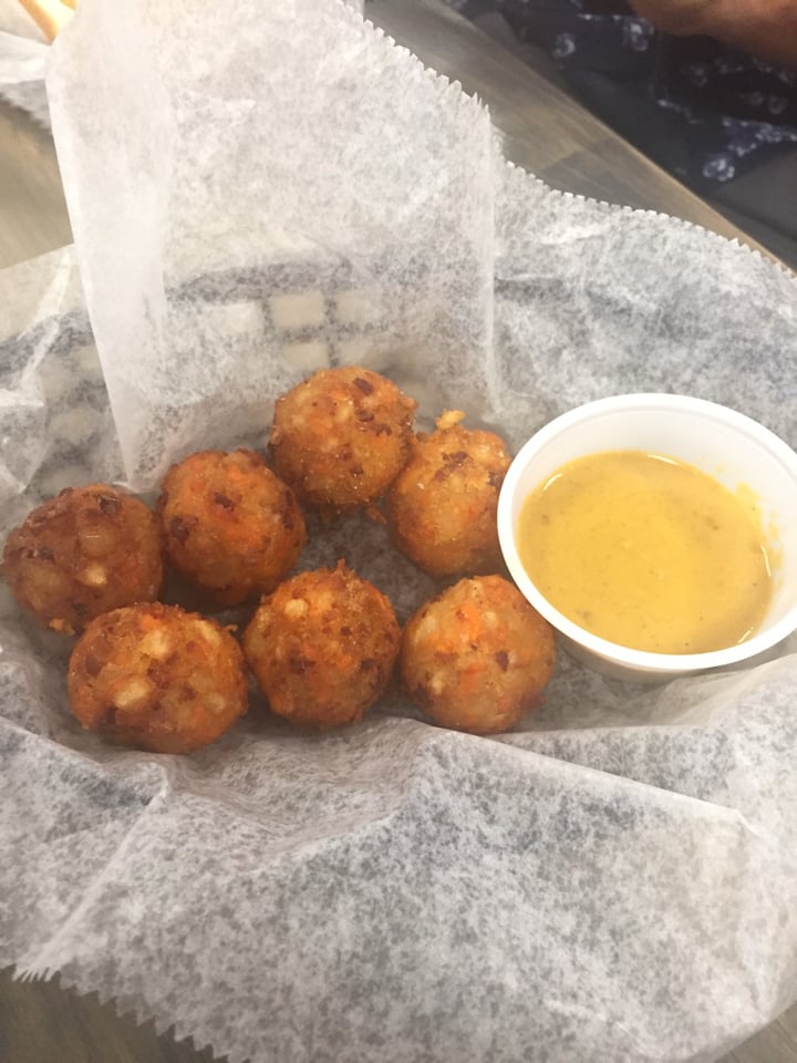 photo of Meta Burger Meta bites shared by @mallory17 on  26 Aug 2018 - review