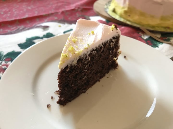 photo of Ferguson Plarre Raspberry Chocolate Cake shared by @veganxoxo on  02 Jan 2020 - review