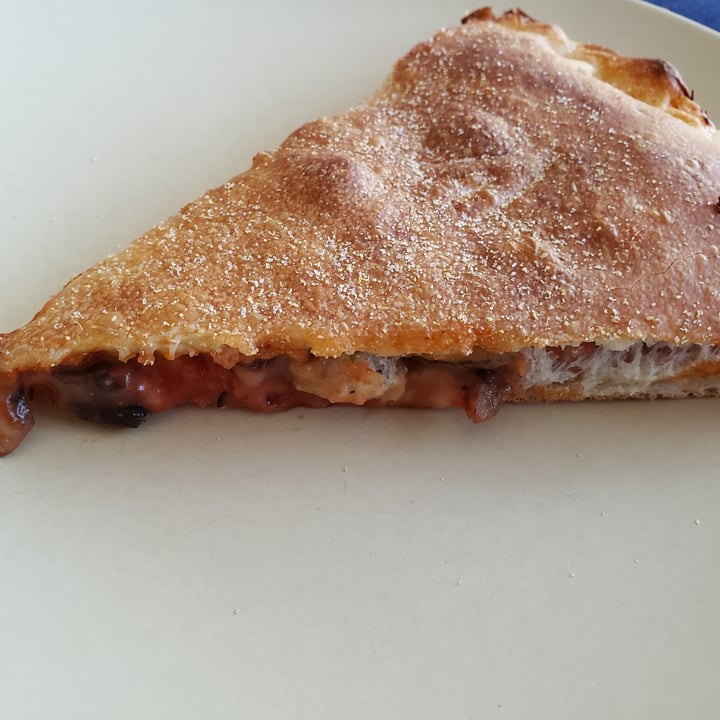 photo of Tania's Pizza Medium stuffed pizza shared by @kkappa on  10 May 2021 - review