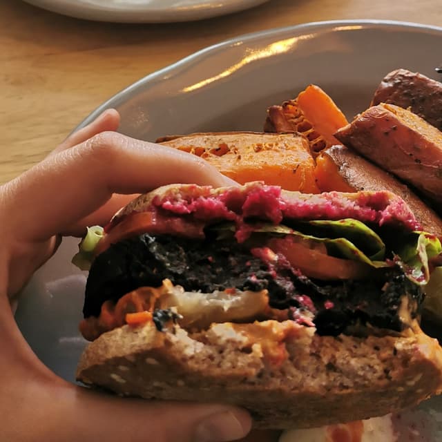 Foto do prato “Darth Vader Burger”