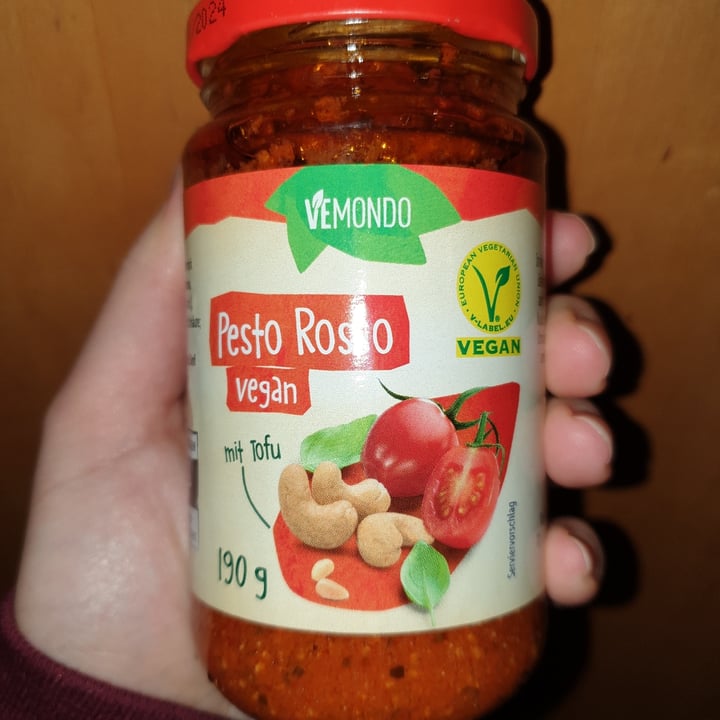 photo of Vemondo Vegan pesto rosso shared by @sotofu on  01 Jan 2022 - review