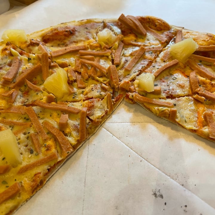 photo of WS Deli Experience Store Hula hawaiian pizza shared by @superdupersumi on  28 Feb 2022 - review