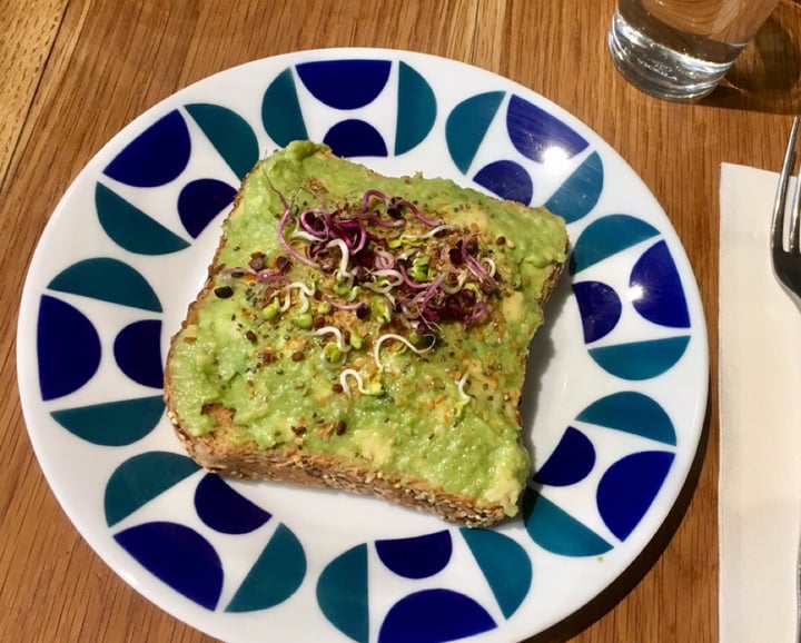 review photo of Flax&Kale Classic Avocado Toast shared by @marinalmeida on 28 Aug 2019 - review