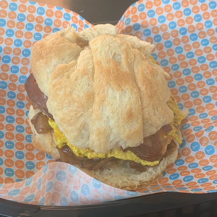 review photo of The Fussy Vegan Tofu Scrambled Breakfast Croissant shared by @leonarddejager on 09 Aug 2022 - review