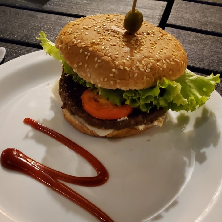 photo of Veganda Burger Classico shared by @lucamichieli on  03 Sep 2021 - review