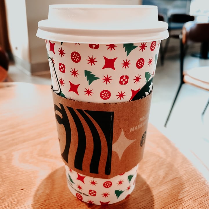photo of Starbucks Chai Tea Latte shared by @elizabetheatsvegan on  26 Nov 2022 - review