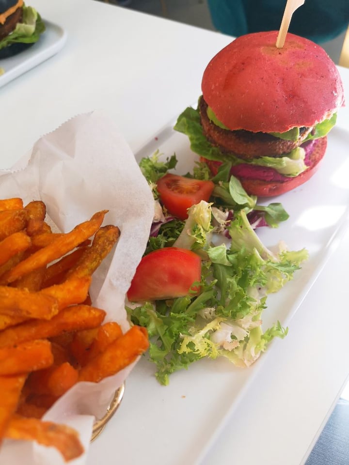 photo of Naked Bakery Pink Beyond burger shared by @squatsontoast on  17 May 2019 - review