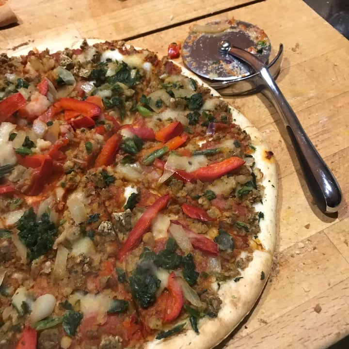 review photo of Woolworths Food Falafel & veg pizza shared by @alexra on 30 Sep 2022 - review