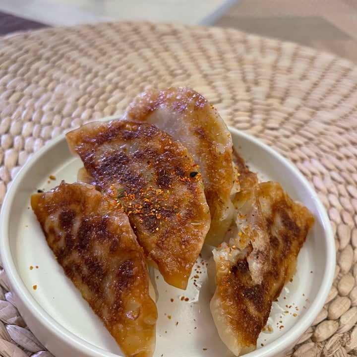 photo of Arlene Arlene Truffle and Cabbage Gyoza shared by @carriebevegan on  13 Apr 2022 - review