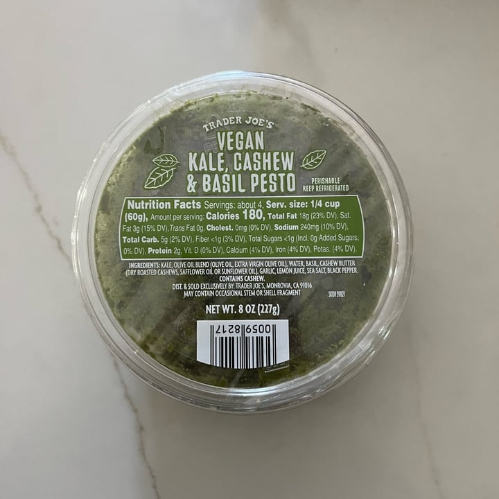 photo of Trader Joe's Vegan Kale, Cashew & Basil Pesto shared by @northmeetssouth on  18 Jun 2022 - review