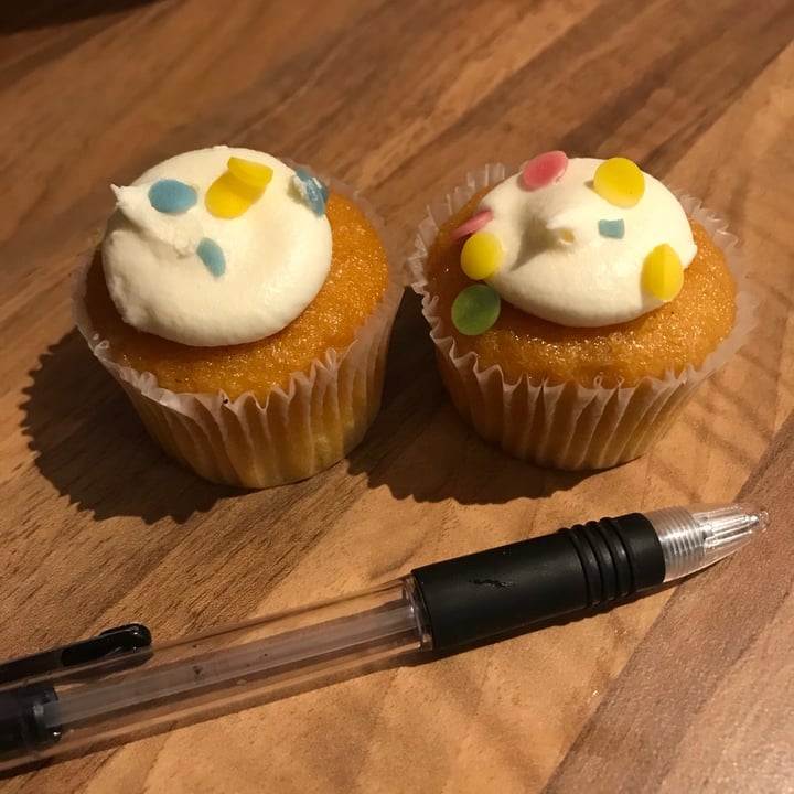 photo of OGGS Vanilla Cupcakes shared by @vegansuttonmama on  01 Feb 2021 - review
