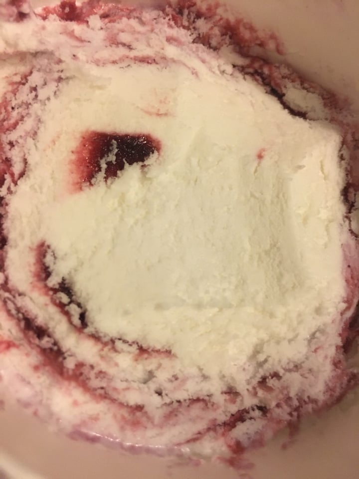 review photo of Swedish Glace Swedish Glacé Coconut Blueberry Sauce And Coconut Sprinkles shared by @jazlikesanimals on 09 Jan 2020 - review