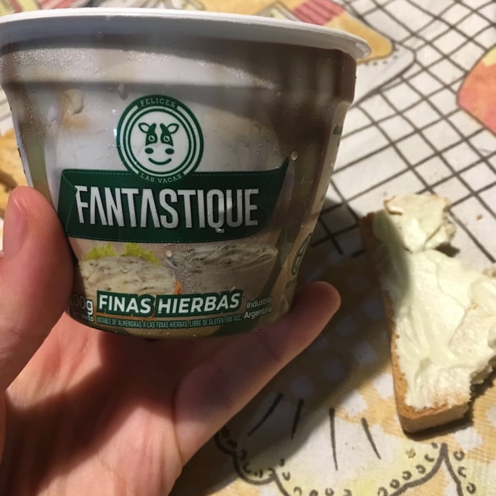 photo of Felices Las Vacas Queso Untable Fantastique Finas Hierbas shared by @naylamadrid on  10 Apr 2021 - review