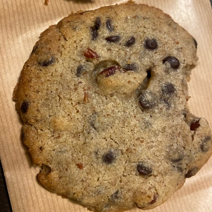 review photo of Le Botaniste Pecan cookie shared by @miilaneves on 30 Apr 2022 - review
