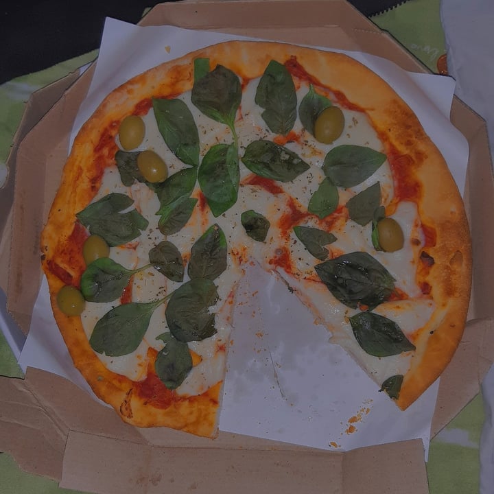 photo of Empanadas de 10 pizza albahaca shared by @fiorella01 on  26 Dec 2020 - review