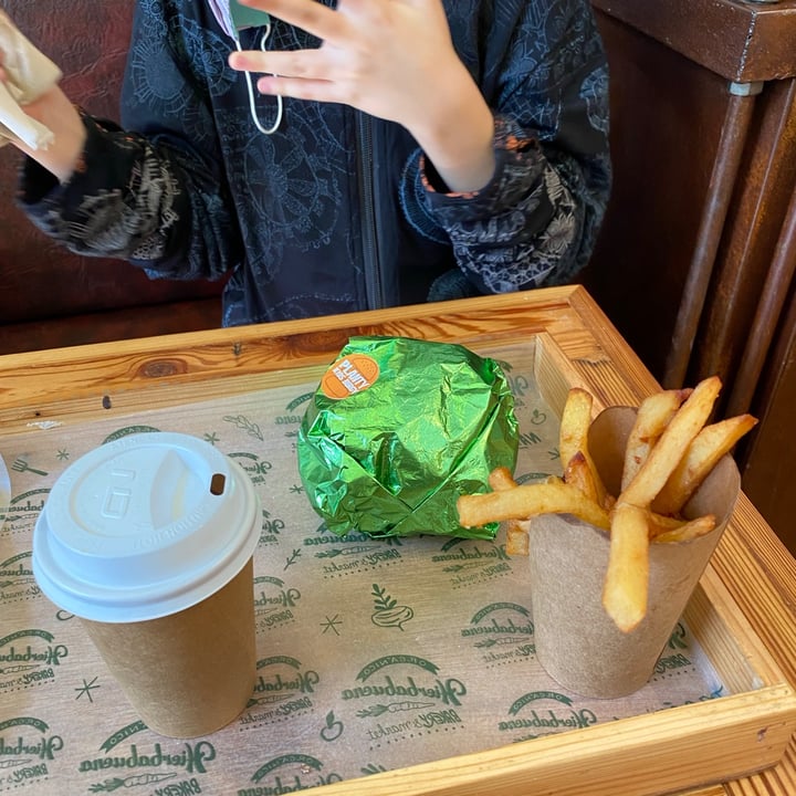 review photo of Hierbabuena Menú Hamburguesa infantil shared by @pauladelav on 22 Aug 2021 - review