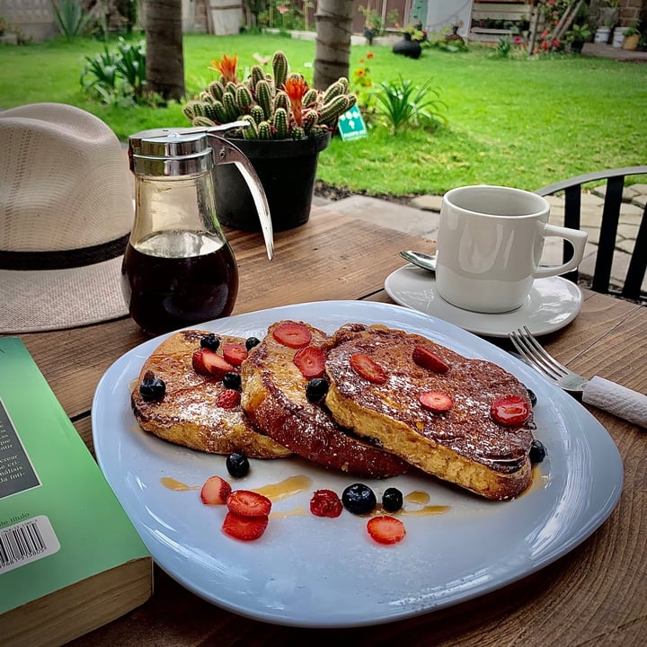 photo of Chocolatito Con Pan 🍞🍁 « Pan Francés » 🇫🇷 ☕️ shared by @benroy on  02 Jul 2021 - review