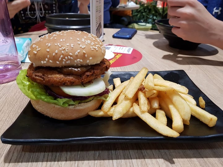 photo of Greendot Northpoint Black Pepper Soya Burger with Fries shared by @imgoodgirl on  08 Feb 2020 - review