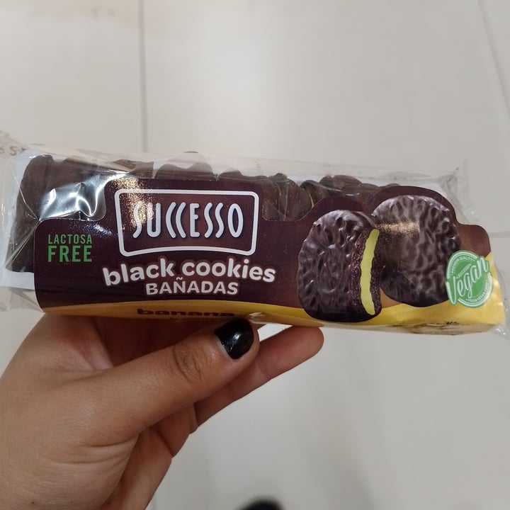 photo of Successo Black Cookies Bañadas en Chocolate Relleno de Banana shared by @caiqui on  06 Dec 2021 - review